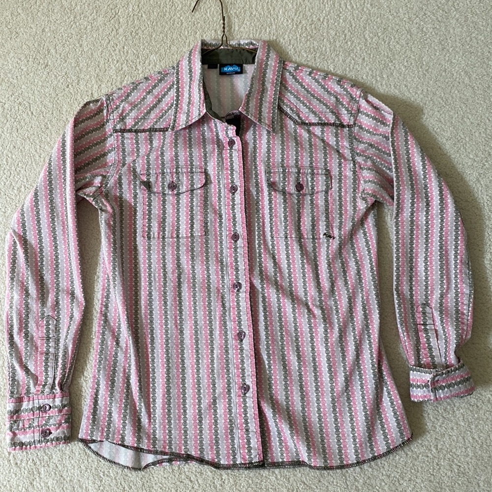 Kavu long sleeve stretchy cotton button down pockets spirals pattern